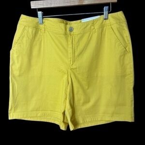 Cato Contemporary Shorts Yellow size 16 NWT 8” Inseam